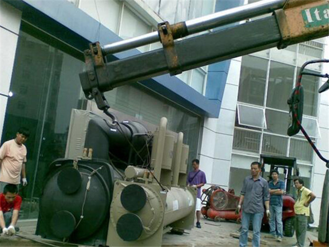 闵行区随车吊和汽车吊的核心区别是什么？哪种更省钱？