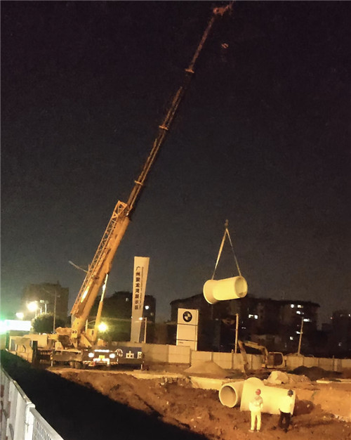 闵行区“弯臂矫正”—— 吊车的 “形变补偿” 技术