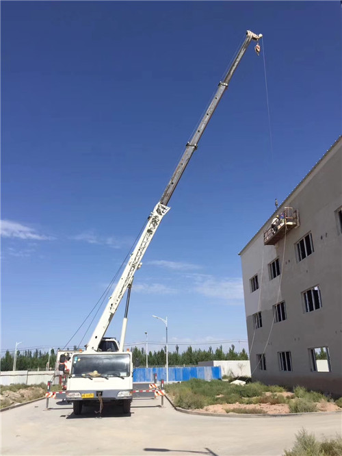 闵行区“轻装强干”—— 吊车的 “轻量化臂架” 技术