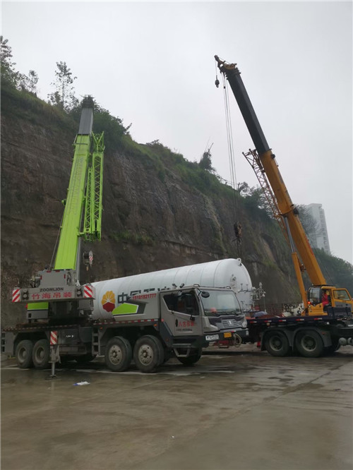 闵行区“不怕风雨冻”—— 吊车的 “恶劣环境适应” 技术